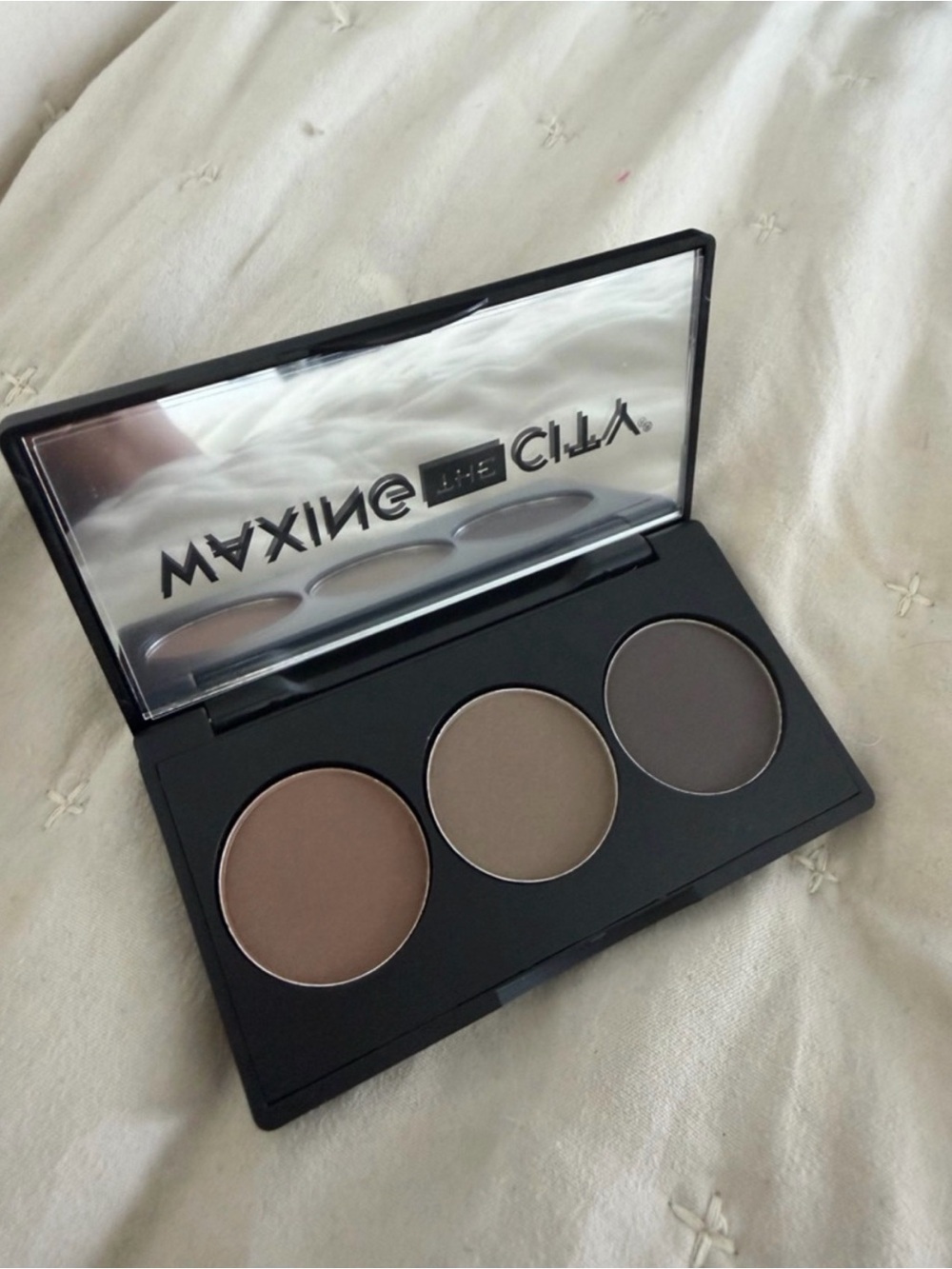 Waxing the City
Waxing the City's wet/dry eyebrow powder palette